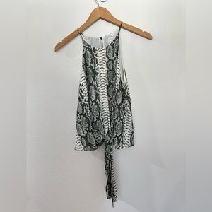 Light weight tank top with bottom tie